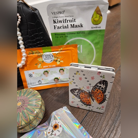 Skincare Set with Black Cosmetic Bag - Picture 2 of 15